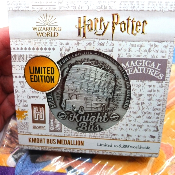 Harry Potter Limited Edition Knight Bus Medallion + Lord Voldemort Coin New - Picture 2 of 12